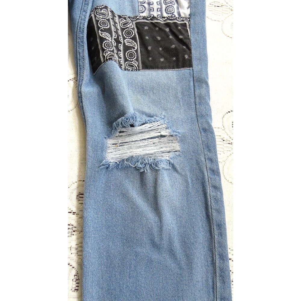 Hollister Ultra High Rise Mom Bandana Patched Jeans 3R(27) Light Wash - Picture 6 of 11